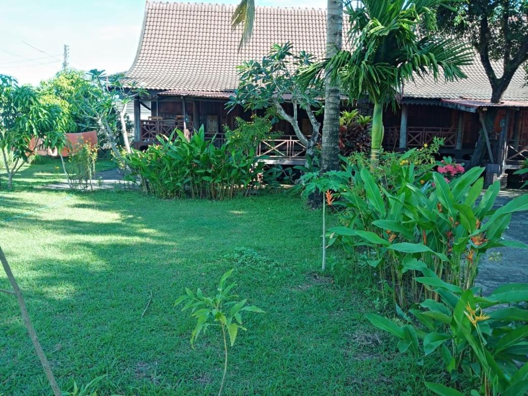 Anouxa Riverview Guesthouse Champasak Exterior foto