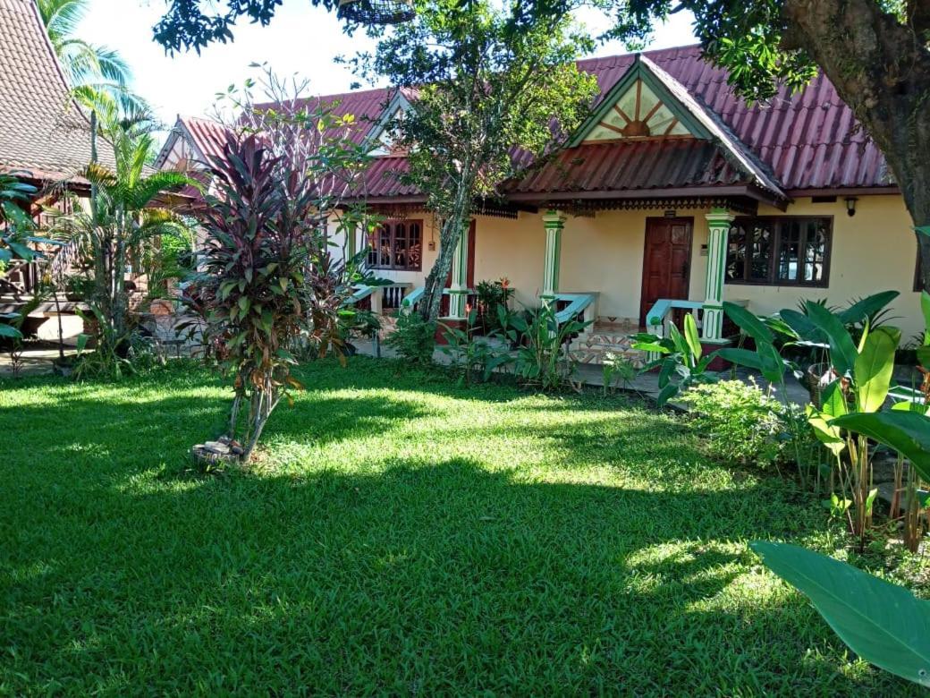 Anouxa Riverview Guesthouse Champasak Exterior foto