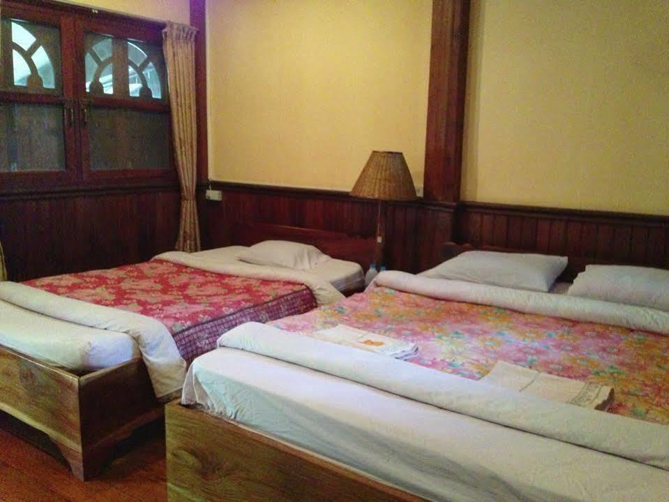Anouxa Riverview Guesthouse Champasak Exterior foto